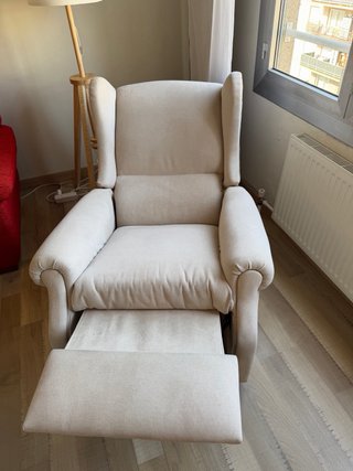 Sillón orejero beige en muy buen estado