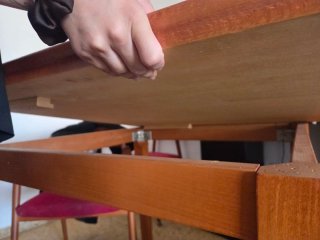 Silla de madera y tapizado rojo