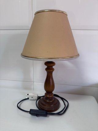 Lámpara de mesa antigua madera y tela