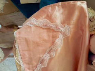Camisón rosa de tirantes con encaje