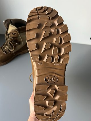 Botas de montaña áridas