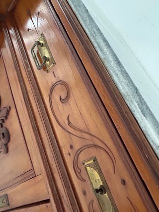 Entredos antiguo con mármol