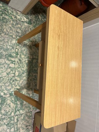 Mesa plegable de madera con sillas