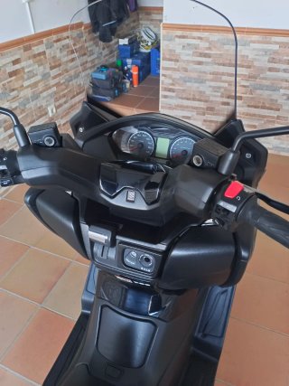 Suzuki Burgman 400 Maxi Scooter Gris