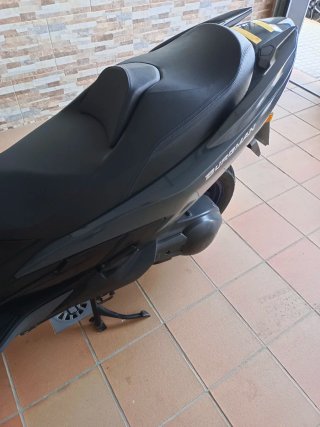 Suzuki Burgman 400 Maxi Scooter Gris