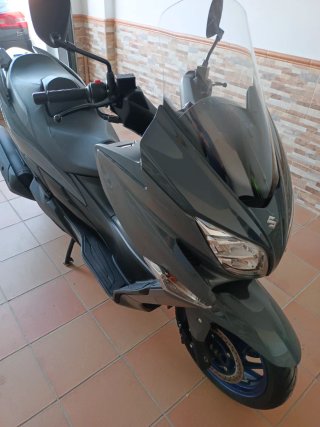 Suzuki Burgman 400 Maxi Scooter Gris