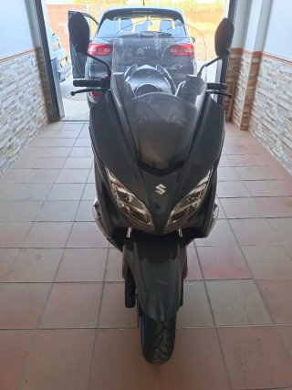 Suzuki Burgman 400 Maxi Scooter Gris