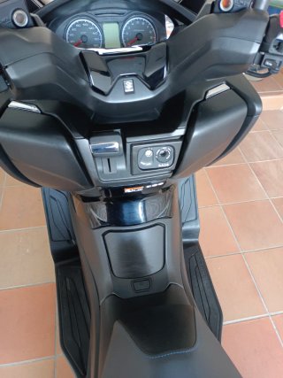 Suzuki Burgman 400 Maxi Scooter Gris