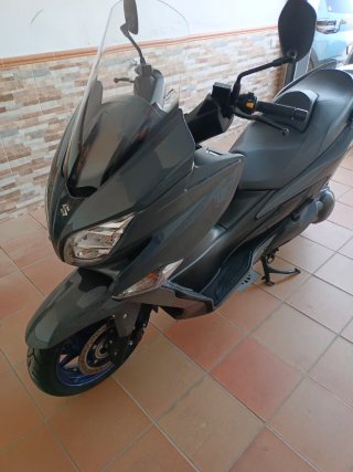 Suzuki Burgman 400 Maxi Scooter Gris