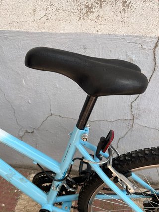 Bicicleta 24” blanca y azul