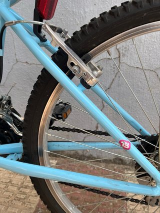 Bicicleta 24” blanca y azul