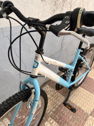 Bicicleta 24” blanca y azul