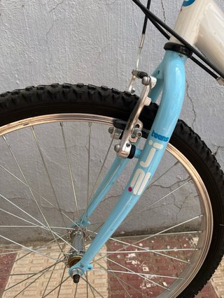 Bicicleta 24” blanca y azul