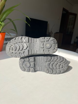 Zapatos de seguridad negros y amarillos