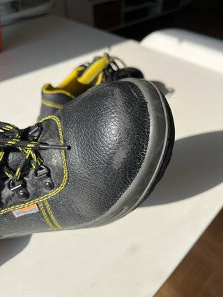 Zapatos de seguridad negros y amarillos