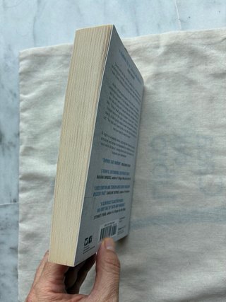 Libro en inglés:The cabin at the end of the world.