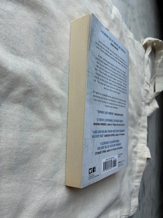 Libro en inglés:The cabin at the end of the world.