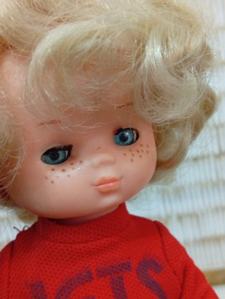 Muñeca Lesly Famosa pelo rubio