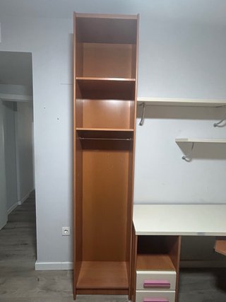 Escritorio de esquina blanco y madera