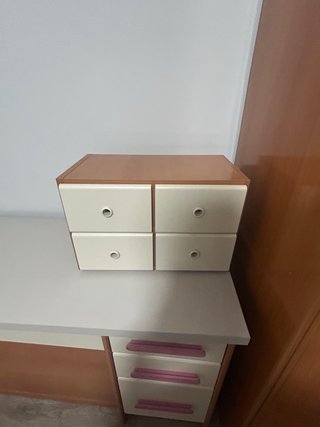 Escritorio de esquina blanco y madera
