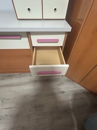 Escritorio de esquina blanco y madera