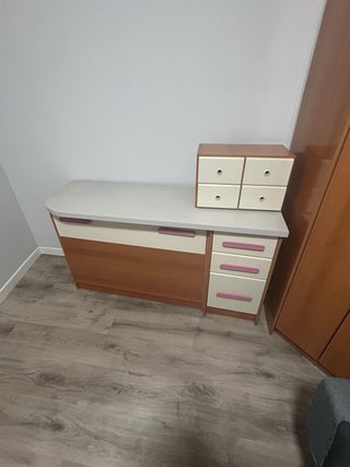 Escritorio de esquina blanco y madera