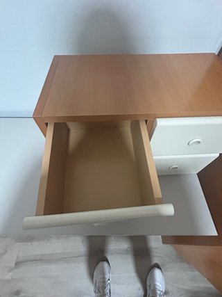 Escritorio de esquina blanco y madera
