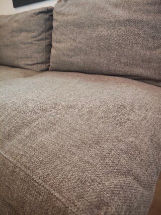 Sofá pequeño gris tela