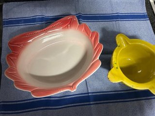 Ensaladera y mortero antiguos de cerámica