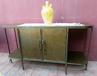 Mueble industrial metal color cobre metalizado.