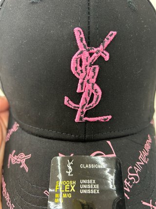 Gorra Yves Saint Laurent YSL Negra y Rosa