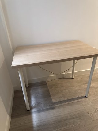 Mesa de estudio Ikea madera y patas metal