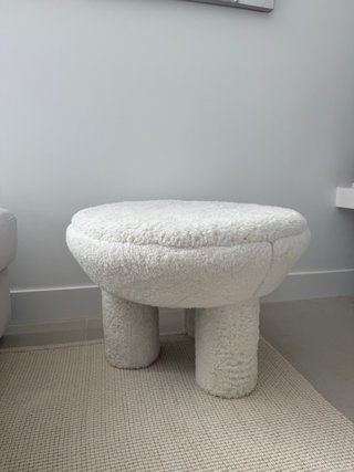 Puff Westwing pelito blanco