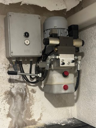 Motor Hidráulico con Bomba y Válvula