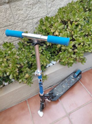 Patinete infantil rosa y azul  Se vende separado