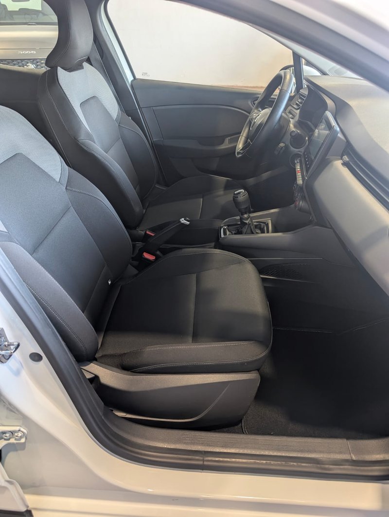 Renault Clio 2022, foto 14