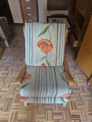 Mecedora floral tela y madera