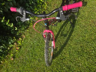 Bicicleta niña Btwin rosa y negra