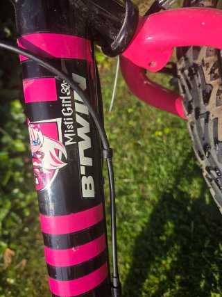 Bicicleta niña Btwin rosa y negra