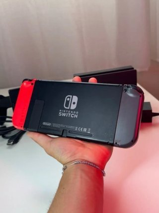 Buen estado / Nintendo Switch con Accesorios