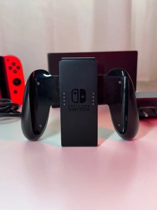Buen estado / Nintendo Switch con Accesorios
