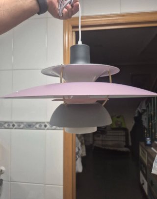 Lámpara de diseño gris y rosa