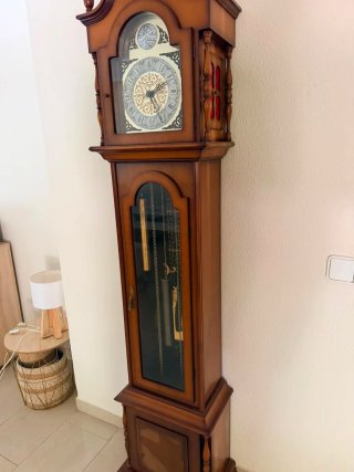 Reloj de pie antiguo madera