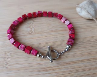 Pulsera de cuentas rojas y rosas