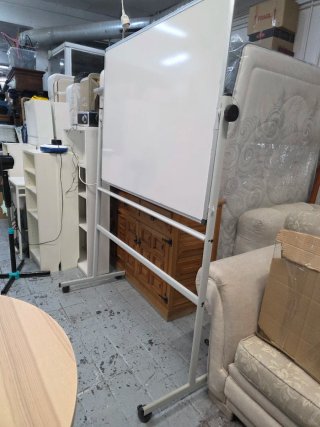 Pizarra giratoria con ruedas