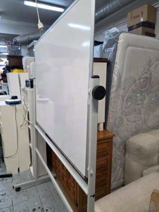 Pizarra giratoria con ruedas