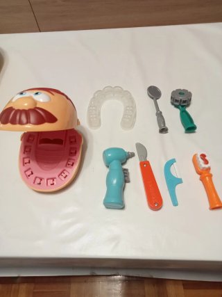 Juegos de plastilina de Play-Doh y caja con arena