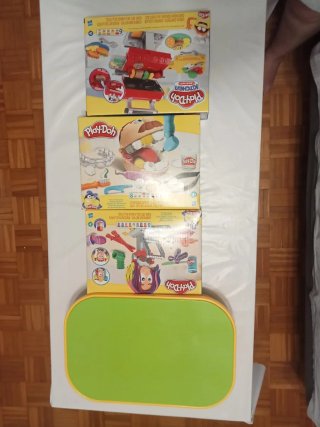 Juegos de plastilina de Play-Doh y caja con arena