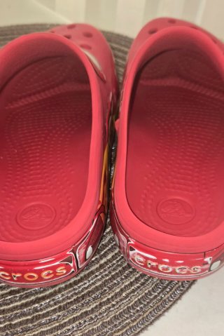 Crocs J1 Rojo Cars