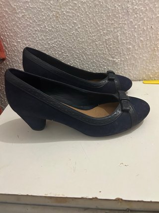 Zapatos de tacón azul marino